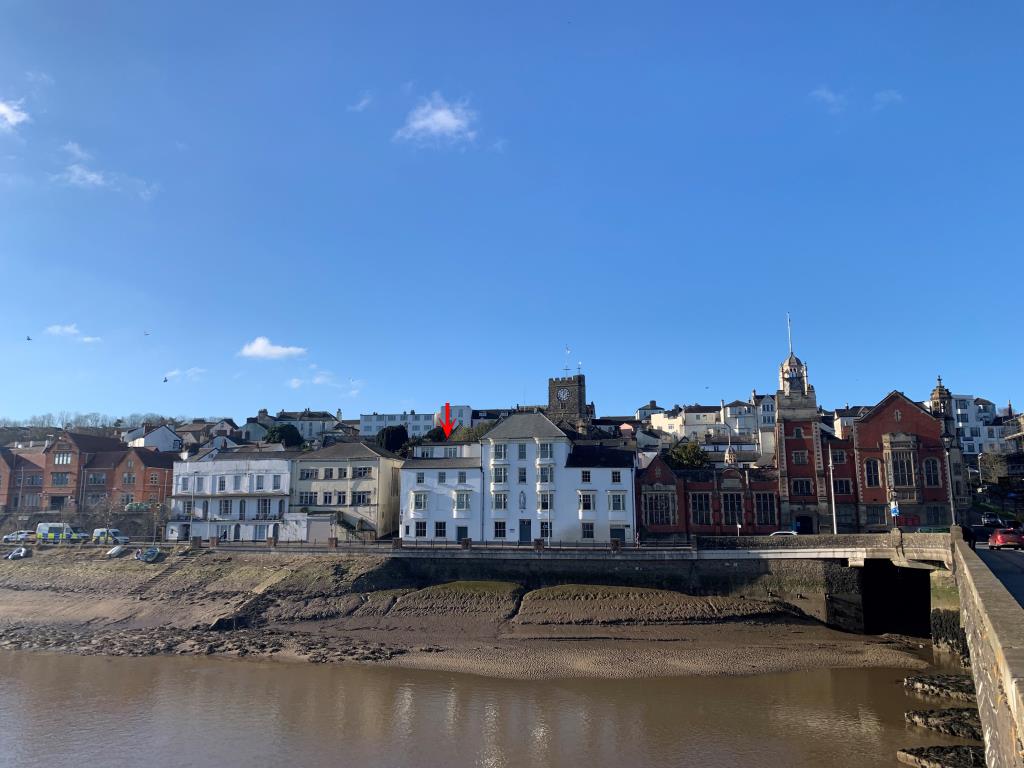 Lot: 30 - WELL PRESENTED APARTMENT WITH RIVER VIEWS - View of Tanton's court from Old Bideford Bridge